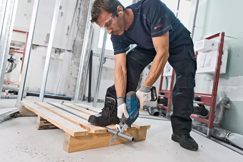 Scie sabre sans fil GSA 18 V-LI C Professional